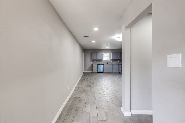 Building Photo - 5311 Dewberry St