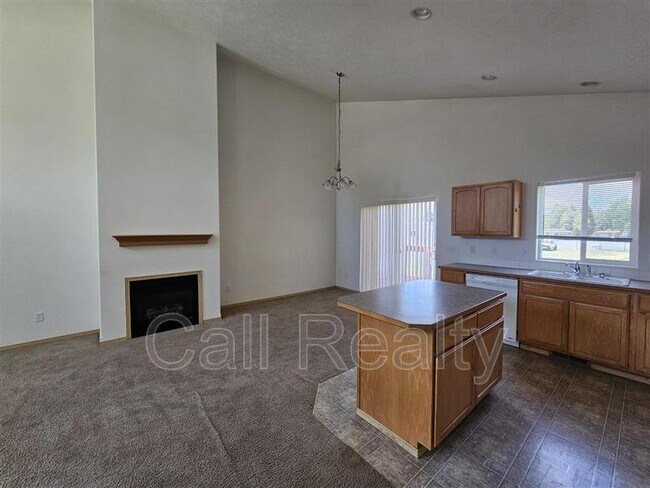 Building Photo - 113 N Mayhew