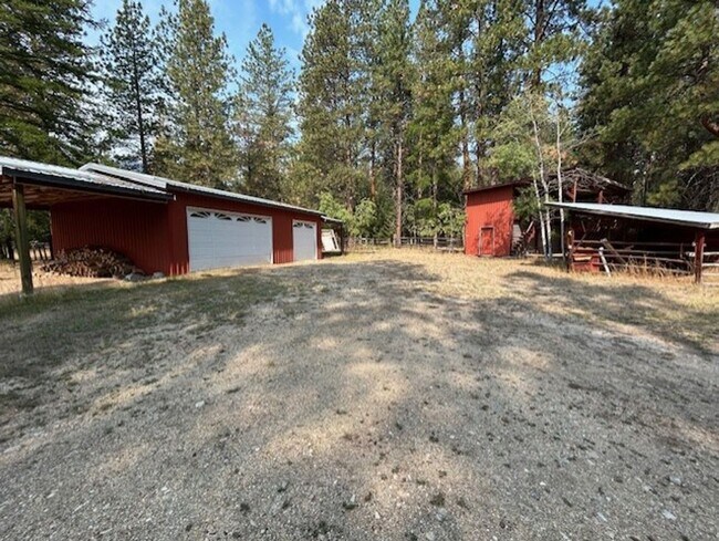 Building Photo - 3 bedroom 2 bath in Country Setting