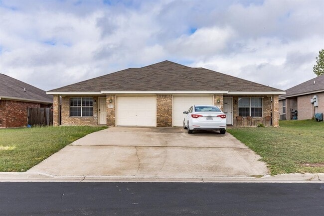 Building Photo - 319 Cedar Ridge Dr