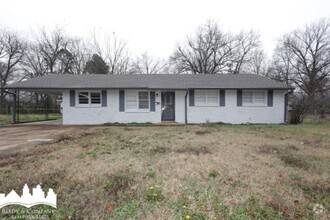 Building Photo - 616 N Roselawn Dr