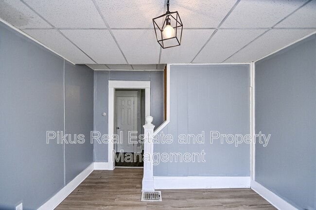 Building Photo - 825 7th St NW