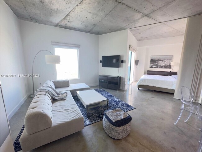 Foto del edificio - 10 SW South River Dr