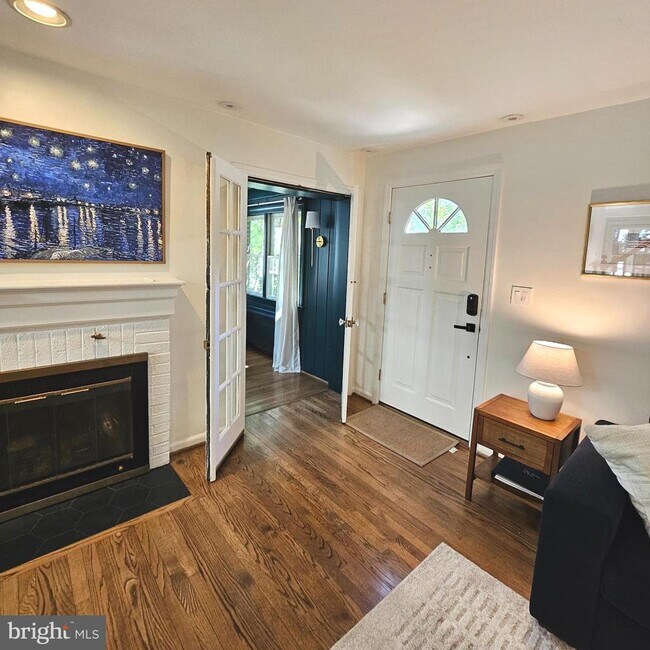 Foto del edificio - 3304 Circle Hill Rd