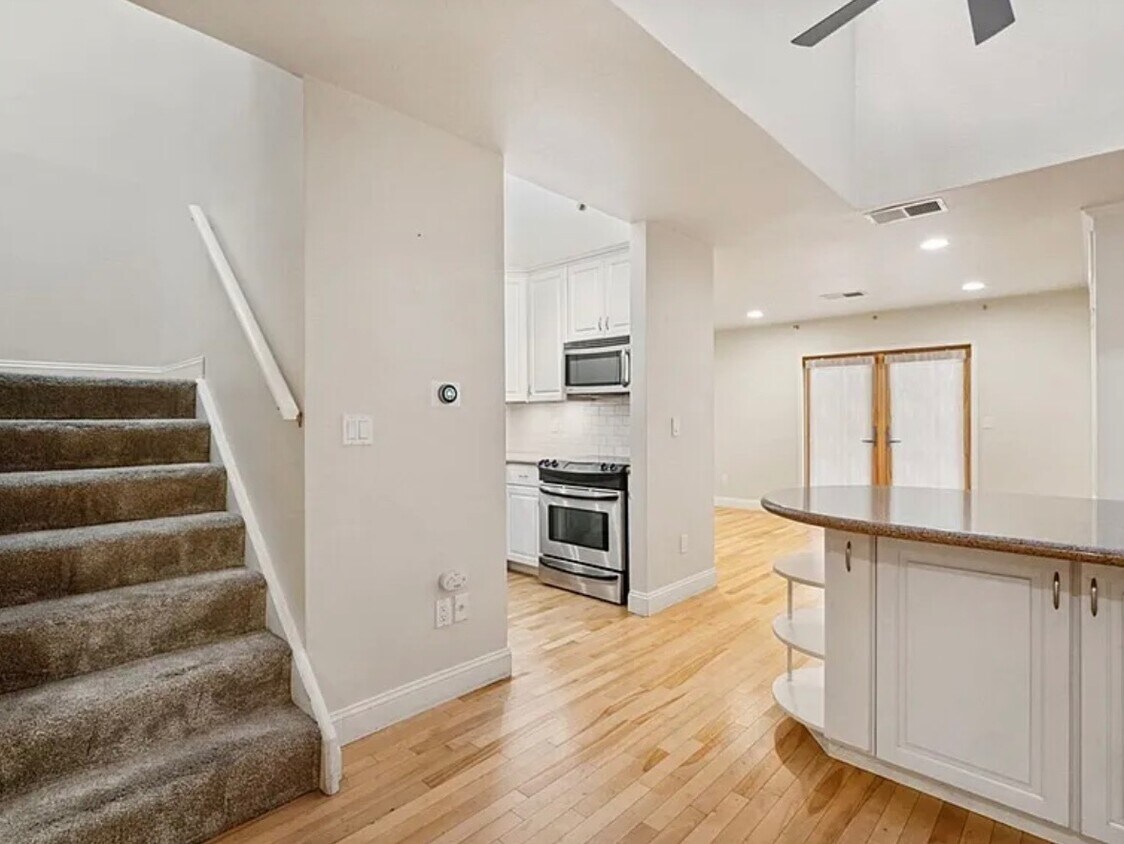 Foto principal - 966 Q St