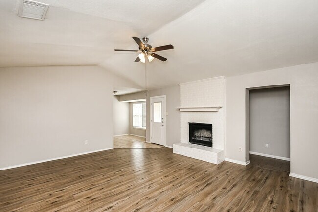 Foto del edificio - 428 Guadalupe Dr