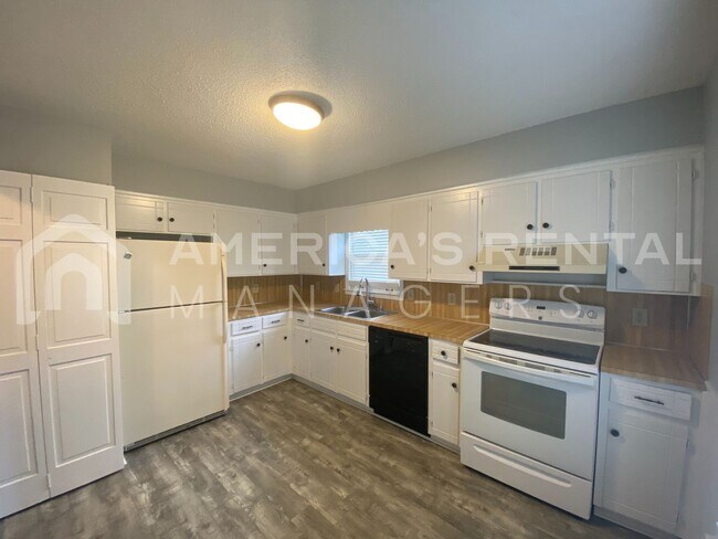 Building Photo - Townhome for rent in Vestavia Hills!!!! Av...