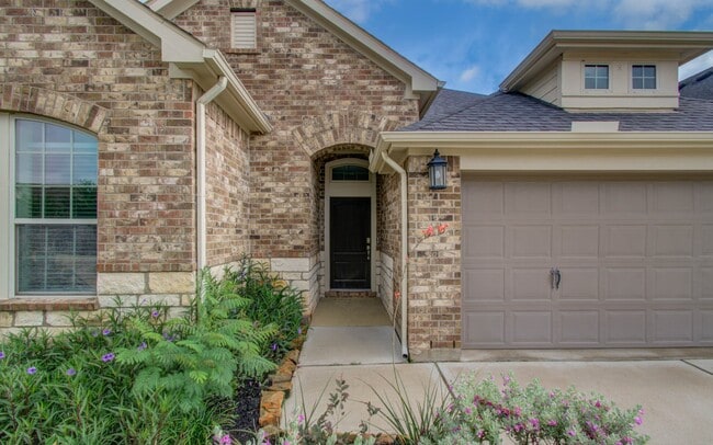 Building Photo - 6914 N Elmwood Trail