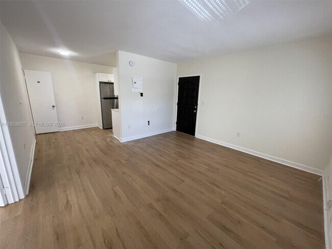 Foto del edificio - 218 Santillane Ave