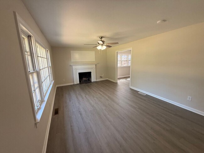 Foto del edificio - 578 Westmoreland Pl
