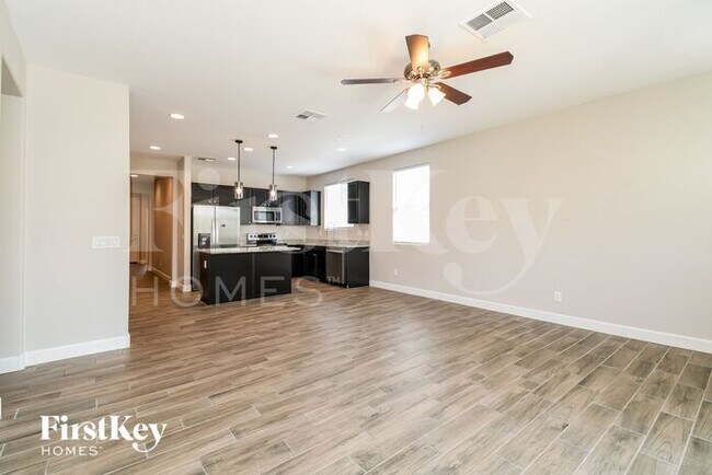 Foto del edificio - 597 E Vail Ln