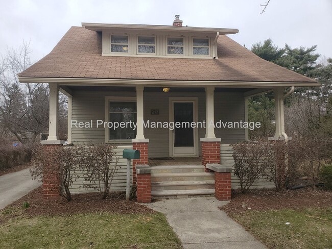 Building Photo - Craftsman Style, Modern Amenities Steps fr...