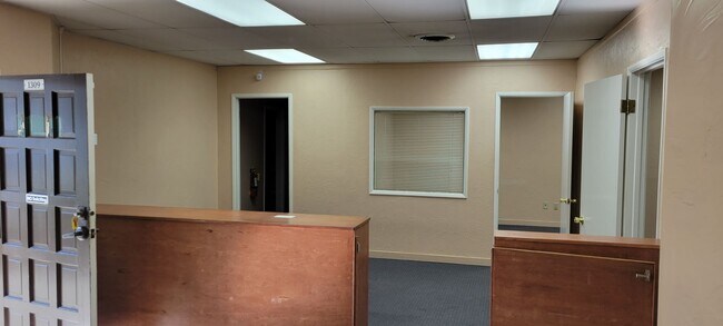 Building Photo - Plaza Del Sol