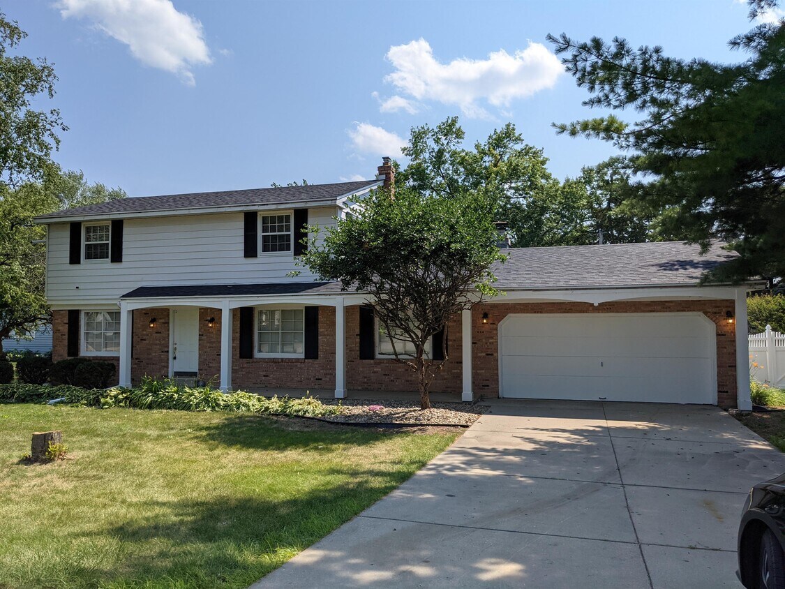 Primary Photo - 4821 Edgewood Hills Dr