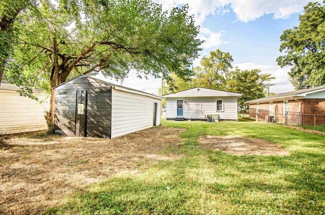 Foto del edificio - 2 bed 1 bath MOVE-IN READY & SO CUTE