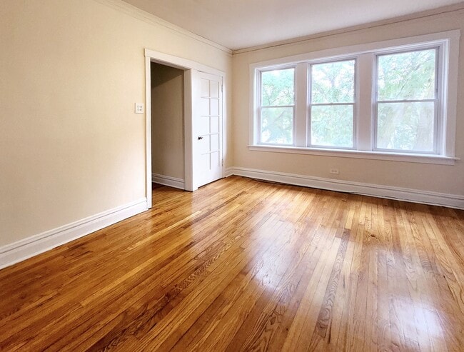 Building Photo - 3408 W Berteau Ave