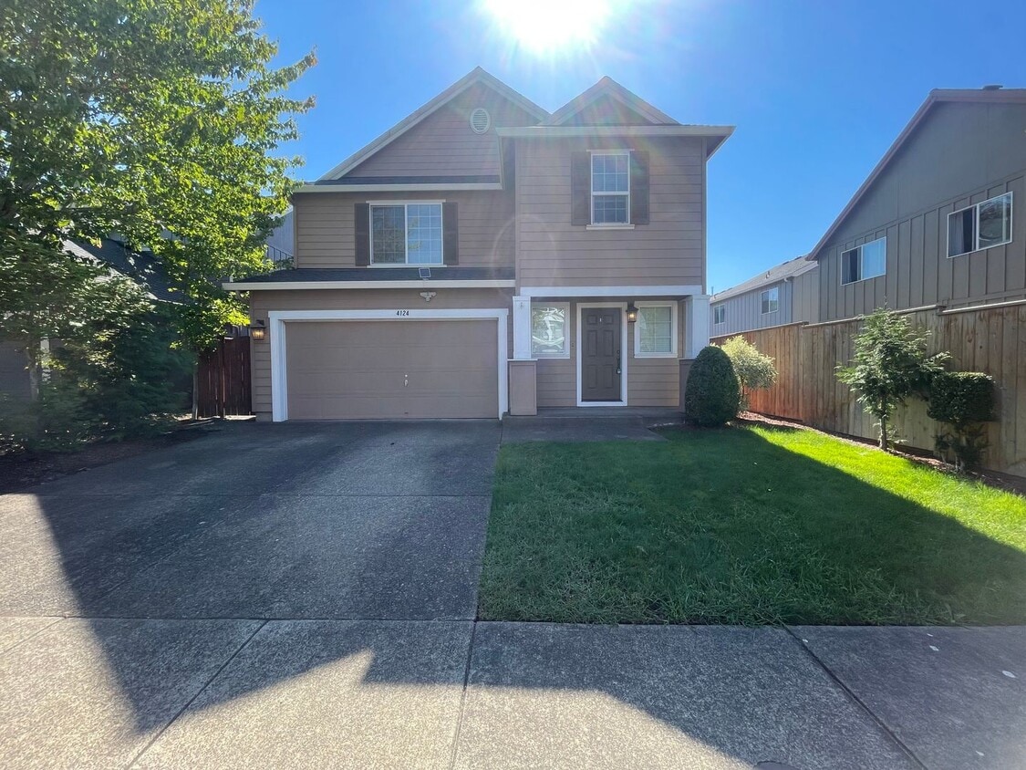 Primary Photo - **MOVE IN SPECIAL** Gorgeous Pet Friendly ...