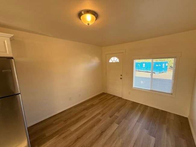 Foto del edificio - 3357 Portland Rd NE