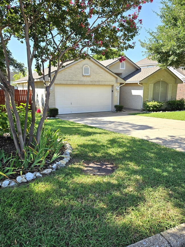 Building Photo - 1002 Woodview Dr