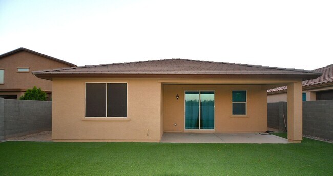 Foto del edificio - 17296 W Molly Ln