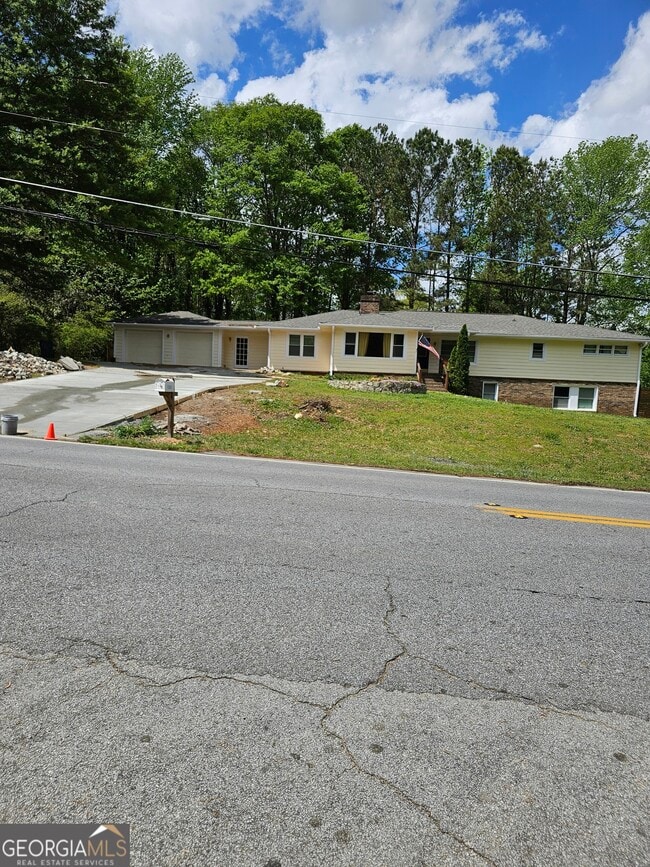 Building Photo - 1865 Pucketts Dr SW