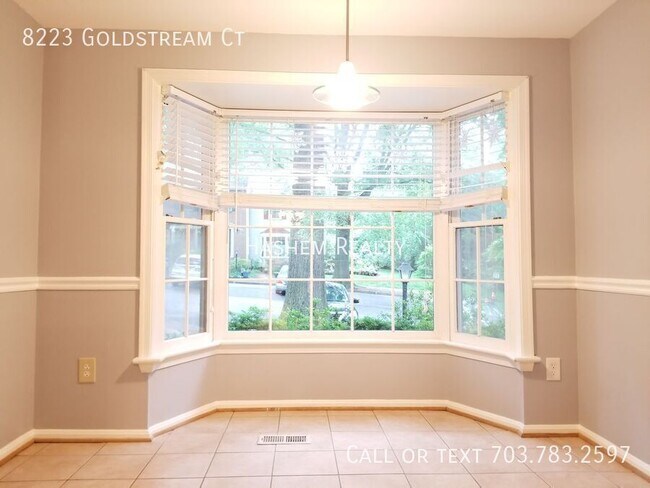 Foto del edificio - 8223 Goldstream Ct