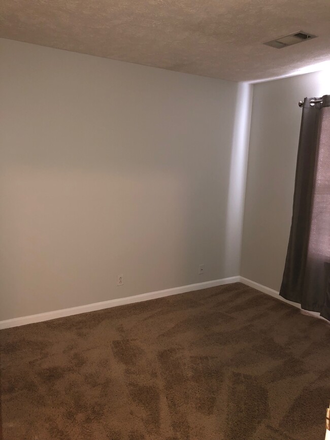 Front Bedroom - 639 Poplar Place