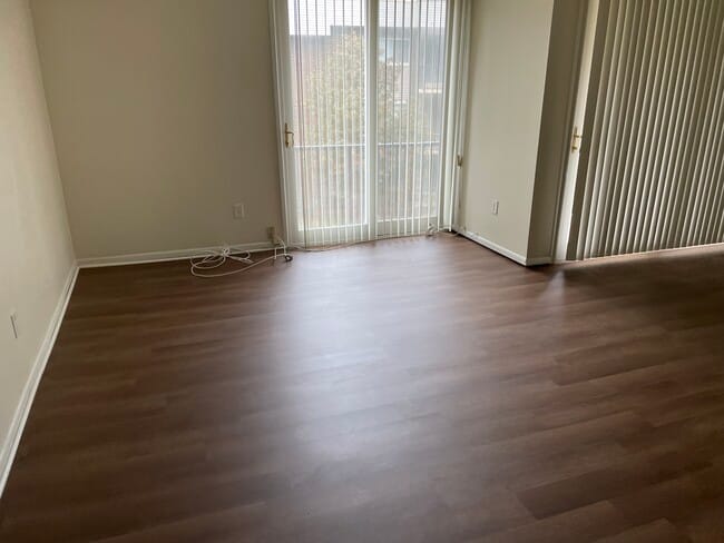 Living room - 10222 Prince Plz