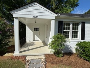 Building Photo - 3027 Lindsay St