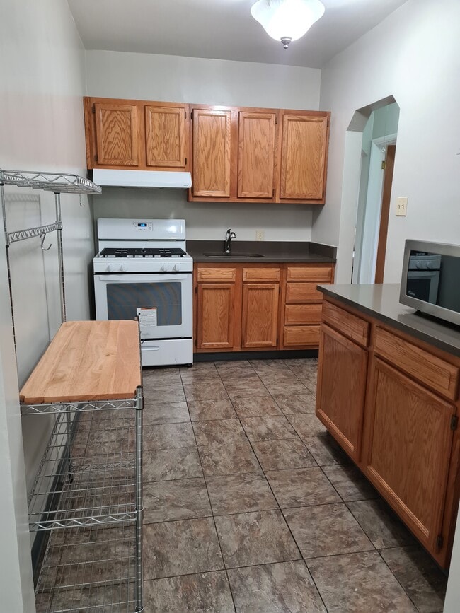 Building Photo - 1962 S Columbine St