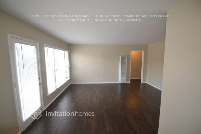 Foto del edificio - 15007 Florwood Ave