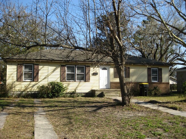 Building Photo - Cozy home