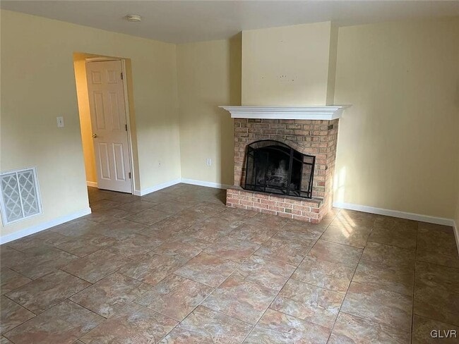 Building Photo - 2080 Johnston Dr