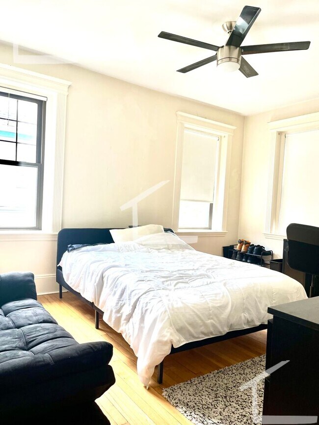 Building Photo - Coolidge Corner 2-Bed 2-Bath