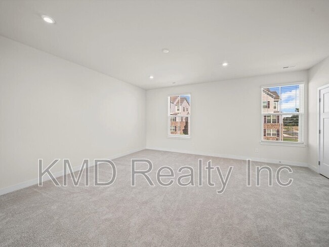 Building Photo - 9922 Oaklawn Blvd NW