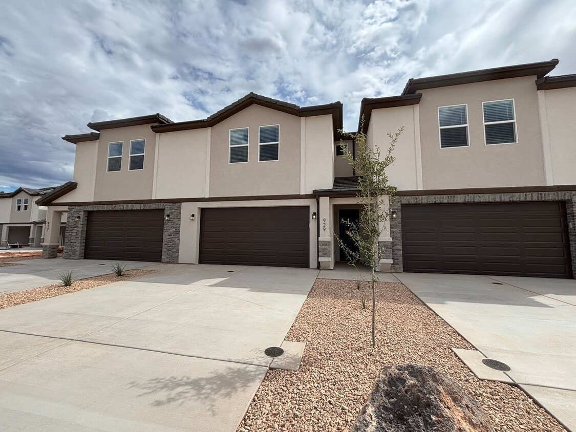 Primary Photo - BRAND NEW TOWNHOME FOR RENT!