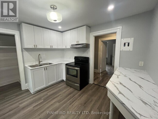 Building Photo - 611 Talbot St