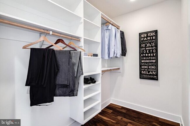 Foto del edificio - 812 Montrose St