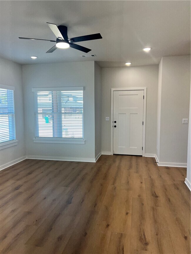 Building Photo - 602 Cosmos St