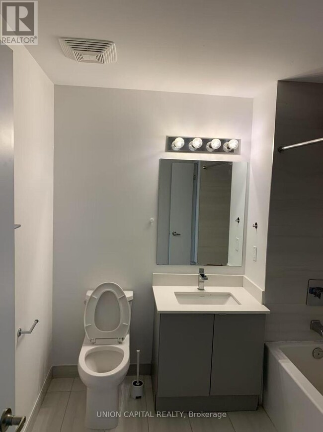 Photo du bâtiment - 630-630 Greenwood Ave