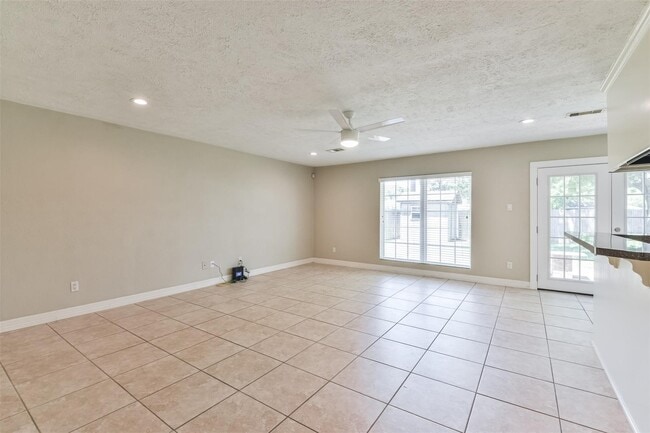 Foto del edificio - 6847 Vanlynn Ln