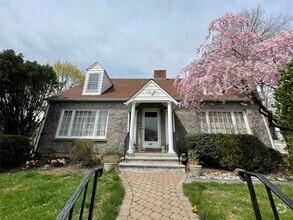 Building Photo - 144 Piermont Ave