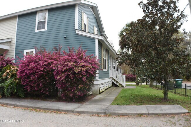 Foto del edificio - 2210 Waddell Rd