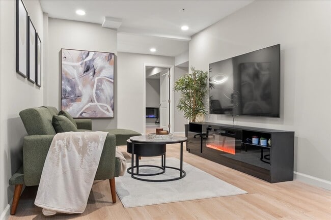 Building Photo - 1506 Mississippi Ave SE