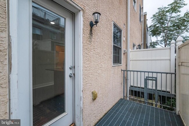 Building Photo - 2610 Webster St