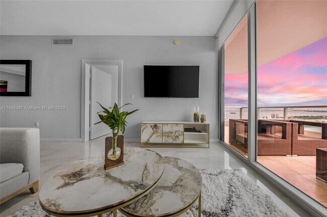 Foto del edificio - 900 Biscayne Blvd