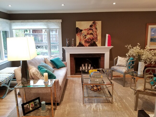 Foto del edificio - Gorgeous 2 Bed 1 Bath single Family Home I...