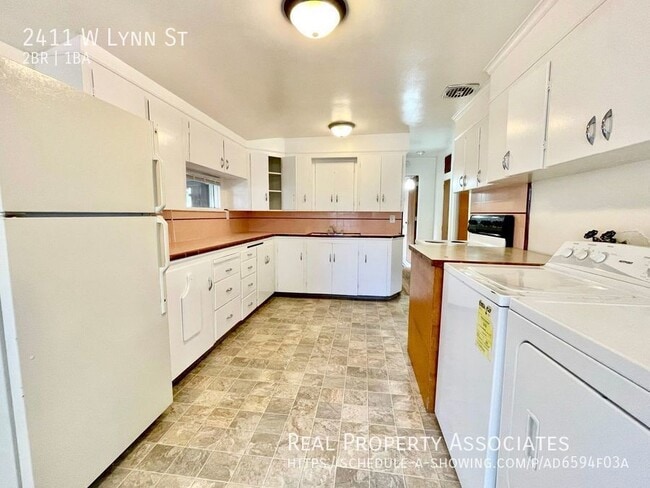 Building Photo - 2411 W Lynn St