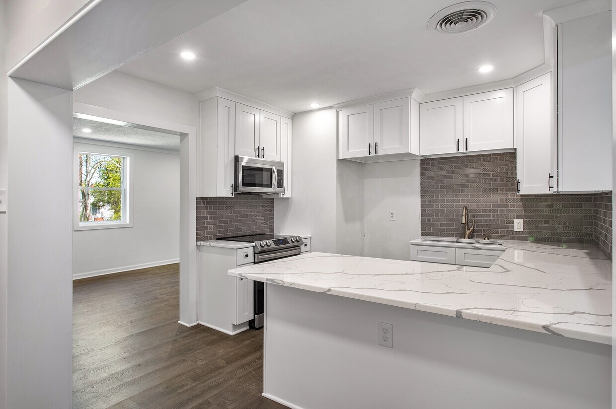 Foto principal - 6605 Fitzhugh Ave