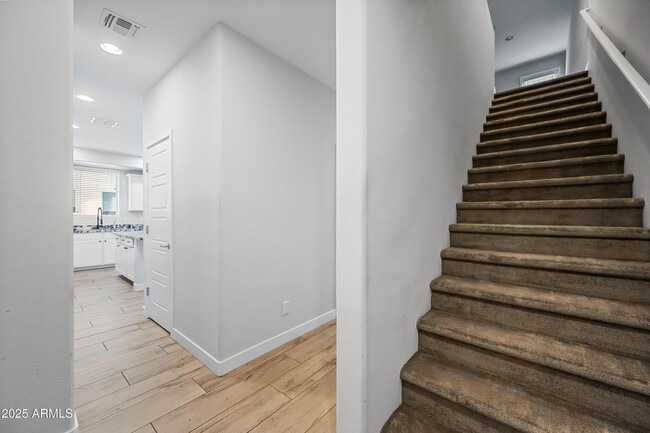 Building Photo - 1250 Abbey Ln